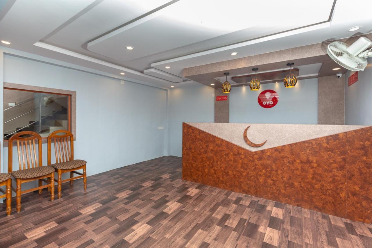 Oyo 22105 Hotel Half Moon Inn 첸나이 외부 사진
